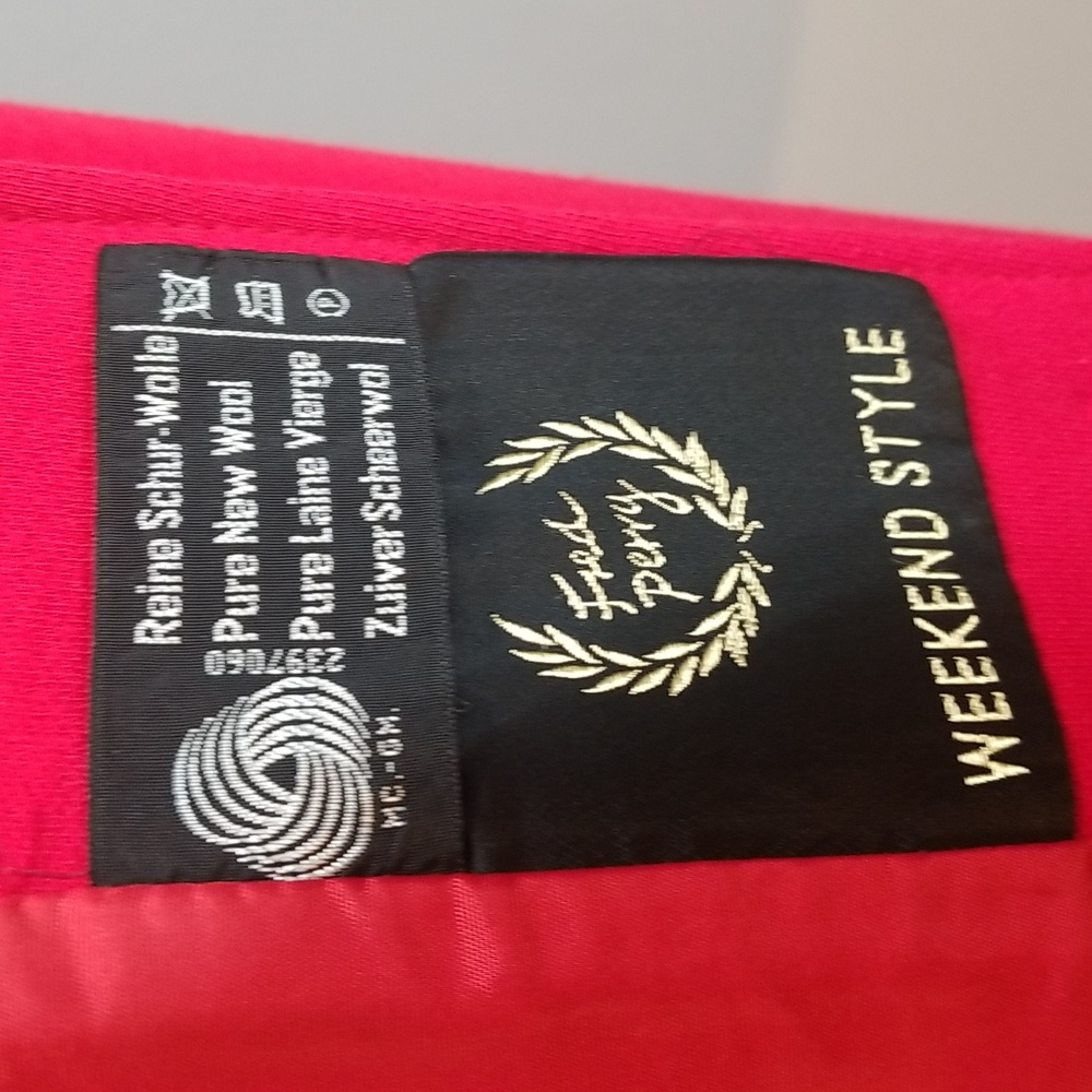 Fred Perry wool womens red blazer.  Oozing of quality.  Size 10 US fully lined - Picture 9 of 17